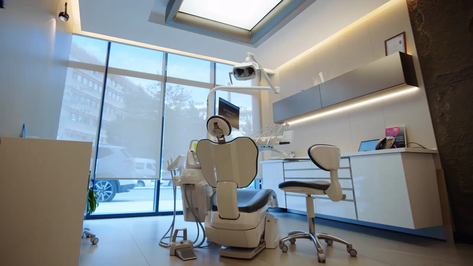 A treatment room with a large window at the BM Turkiye clinic